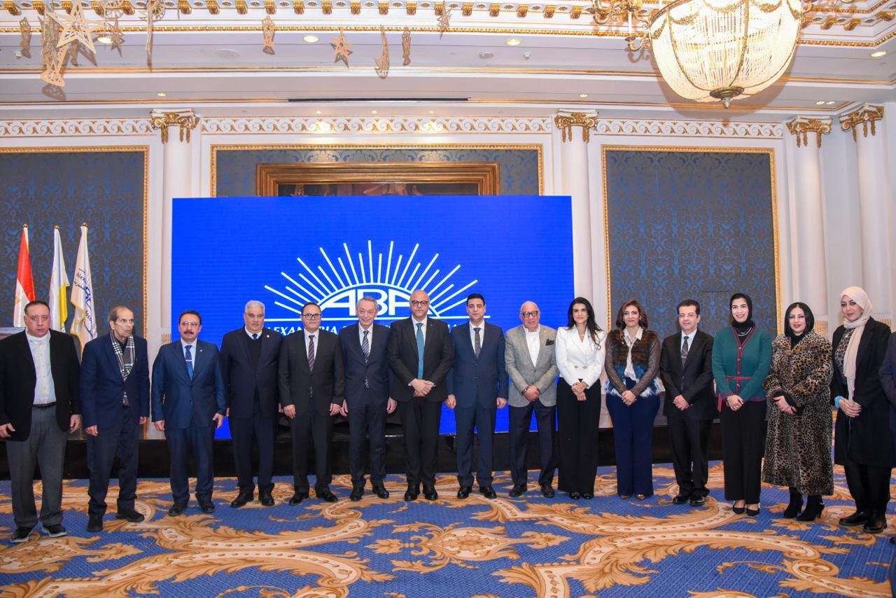 محافظ الإسكندرية يشهد ندوة رجال الأعمال ويعلن دعم الاستثمار.. وتوقيع بروتوكول تعاون مع نادي اليخت المصري