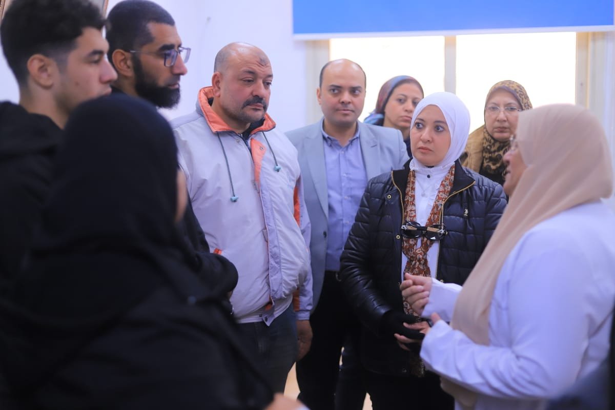 الدكتورة أميرة يسن تزور المصابة بمستشفى جمال حمادة للاطمئنان على استقرار حالتها الصحية