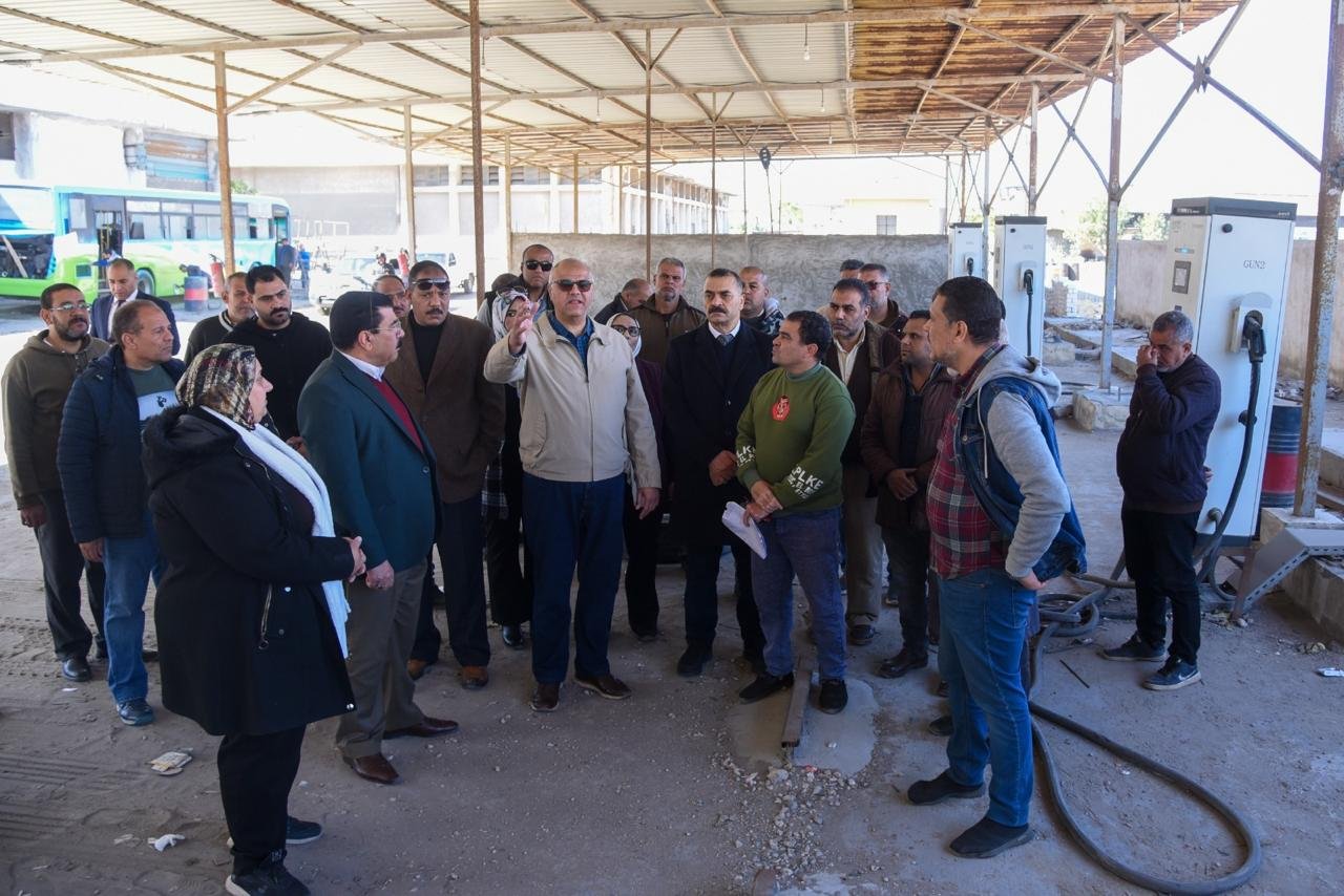 محافظ الإسكندرية يتابع تطوير أسطول النقل العام من جراج محرم بك ويوجه بسرعة صيانة الأتوبيسات المعطلة