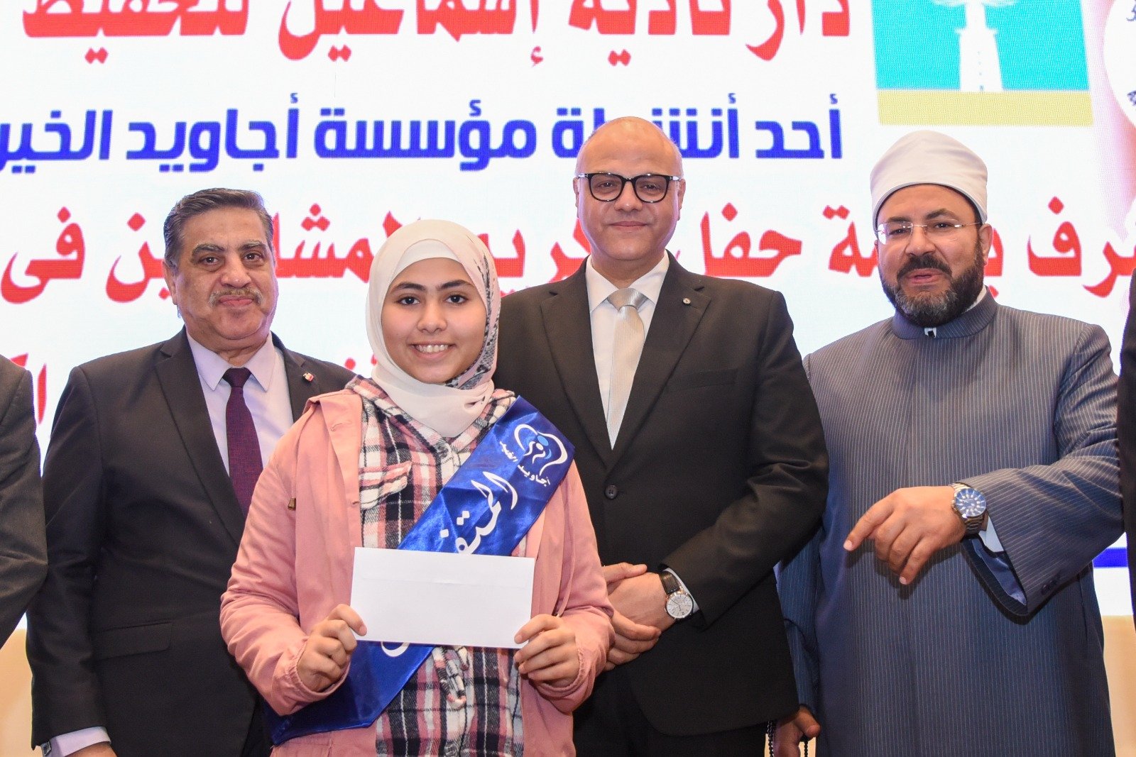 بمشاركة 1000 متسابق.. محافظ الإسكندرية يكرّم الفائزين في مسابقة حفظ القرآن الكريم