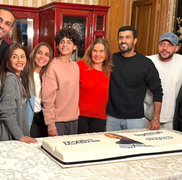 من لوكيشن التصوير.. منة فضالى تحتفل بعيد ميلاد يسرا 
