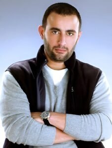 أوضح إن الجمهور بقى واعي جدًا وبيعرف يفرق بين الشغل الكويس والضعيف، وده بيخلي الفنان لازم يختار أدواره بعناية عشان يحافظ على حب الناس.