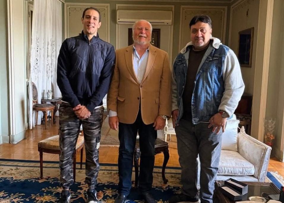 محمد شبانة وحفيد شقيقة عبد الحليم في استقبال الملك أحمد فؤاد الثاني