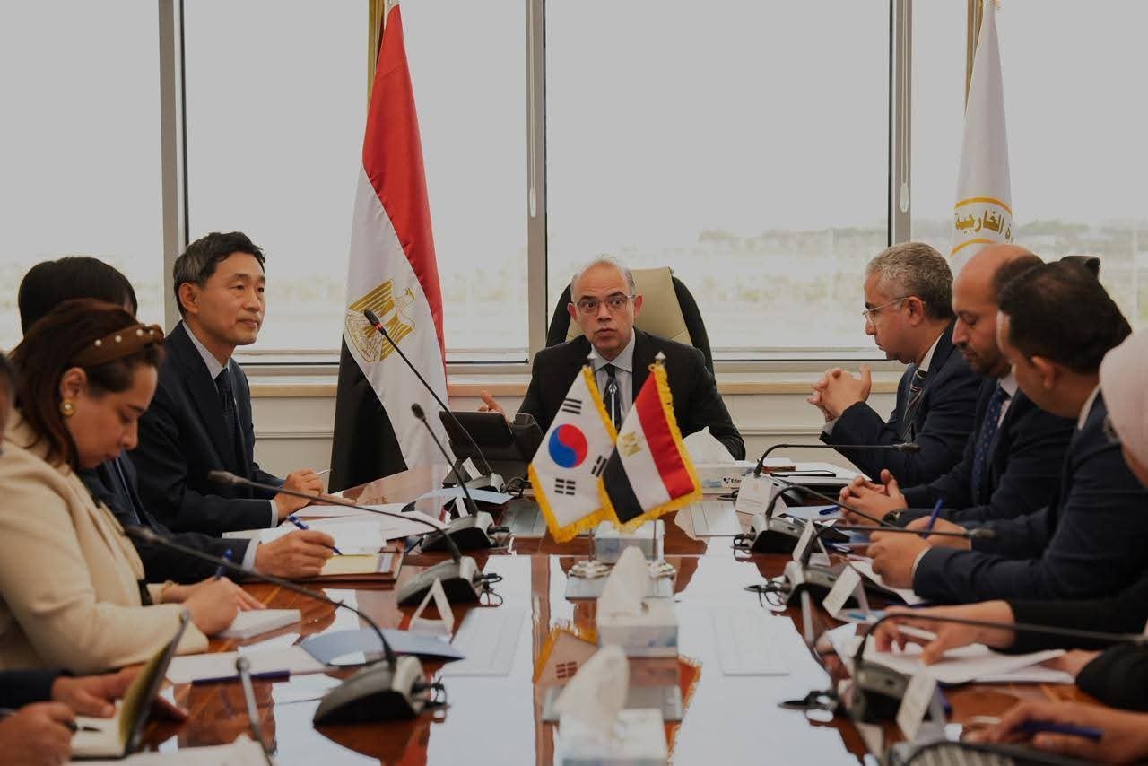 فريد يلتقي القائم بأعمال سفارة كوريا الجنوبية بالقاهرة لتعزيز التعاون الاقتصادي والاستثماري بين البلدين