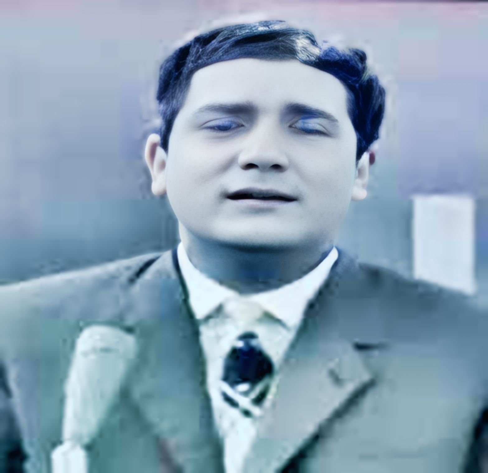 “كمال حسني.. صوت كاد ينافس العندليب فاختار طريق الصمت”