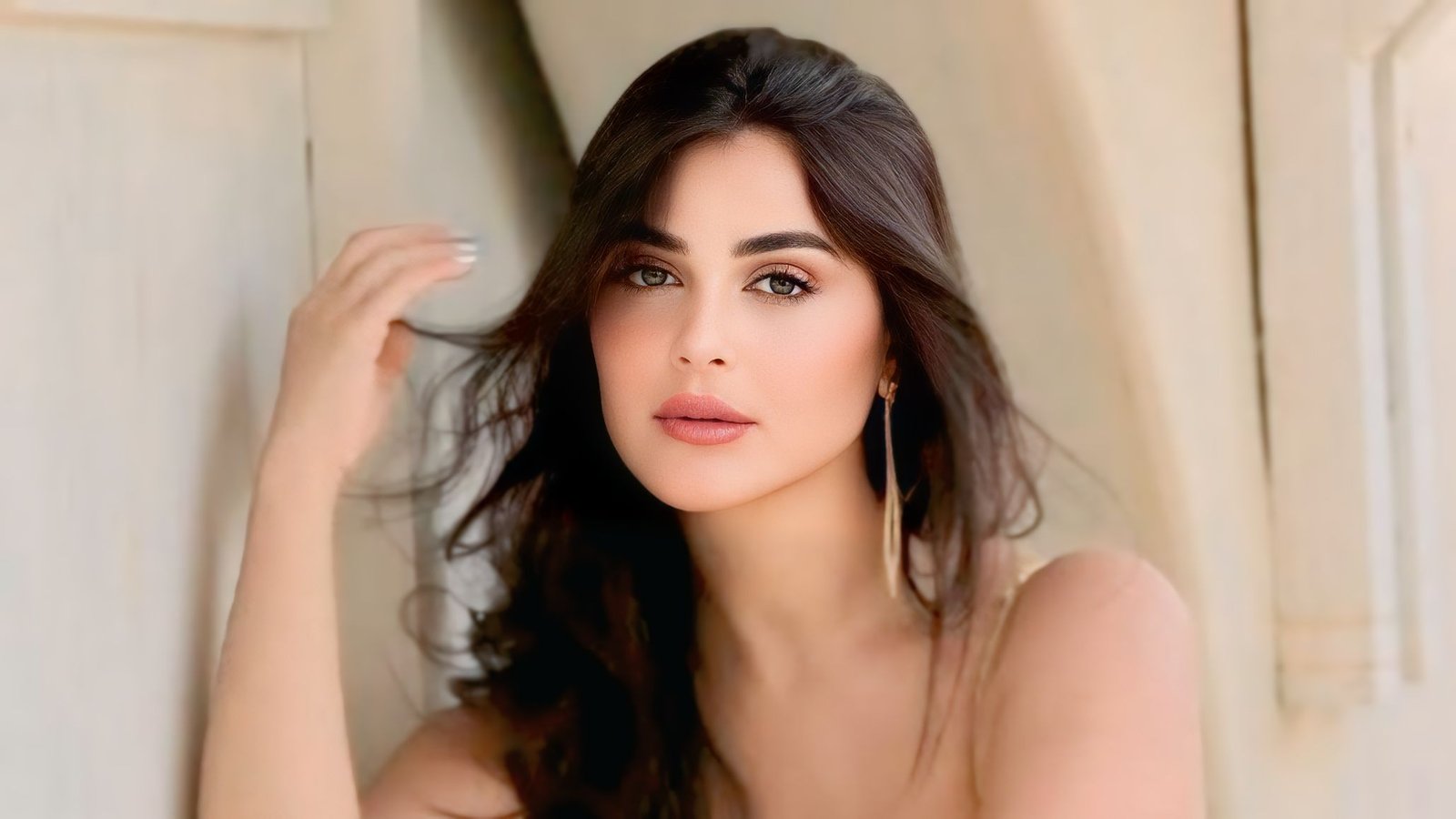 قرار من المخرجة.. رانيا منصور تكشف كواليس استبعادها من مسلسل “أب ولكن”