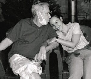 وفاء عامر تنعى وفاة والد منة شلبي برسالة مؤثرة