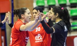 الخطيب يهنئ سيدات طائرة الأهلي بعد التتويج الإفريقي والتأهل للمونديال