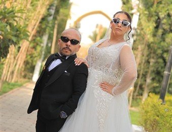 زفاف الفنان مينا أبو الدهب يشعل السوشيال ميديا.. لقطات رومانسية ورسالة مؤثرة لزوجته بعد عقد القران