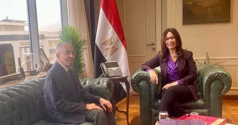 وزيرة الثقافة تستقبل النائب أحمد العوضي وكيل أول مجلس الشيوخ 2 وزيرة الثقافة تستقبل النائب أحمد العوضي وكيل أول مجلس الشيوخ