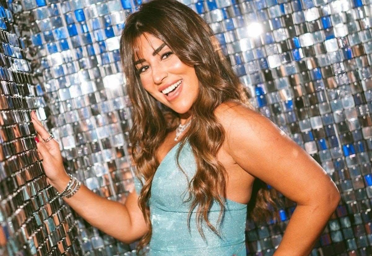 آيتن عامر تخطف الأنظار بإطلالة لامعة ورسالة مختصرة