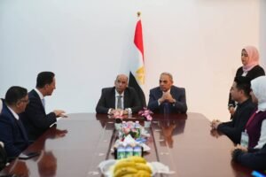 وزير العمل يختتم جولته بالإسماعيلية بتسليم عقود عمل للشباب وذوي الهمم ودعم الاستثمار