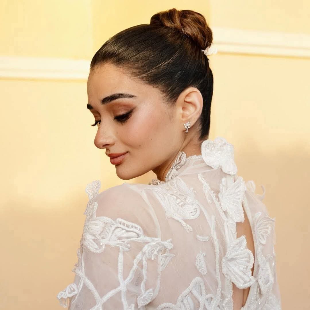 إطلالة ساحرة تخطف القلوب.. ملك أحمد زاهر تتألق بالأبيض