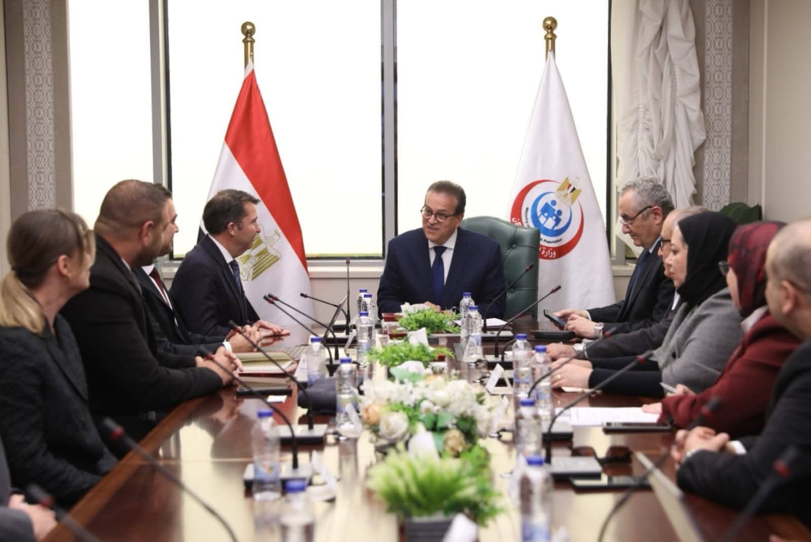 وزير الصحة يستقبل ممثلي “إدواردز لايف ساينسز” و”كابيتال آيز” 