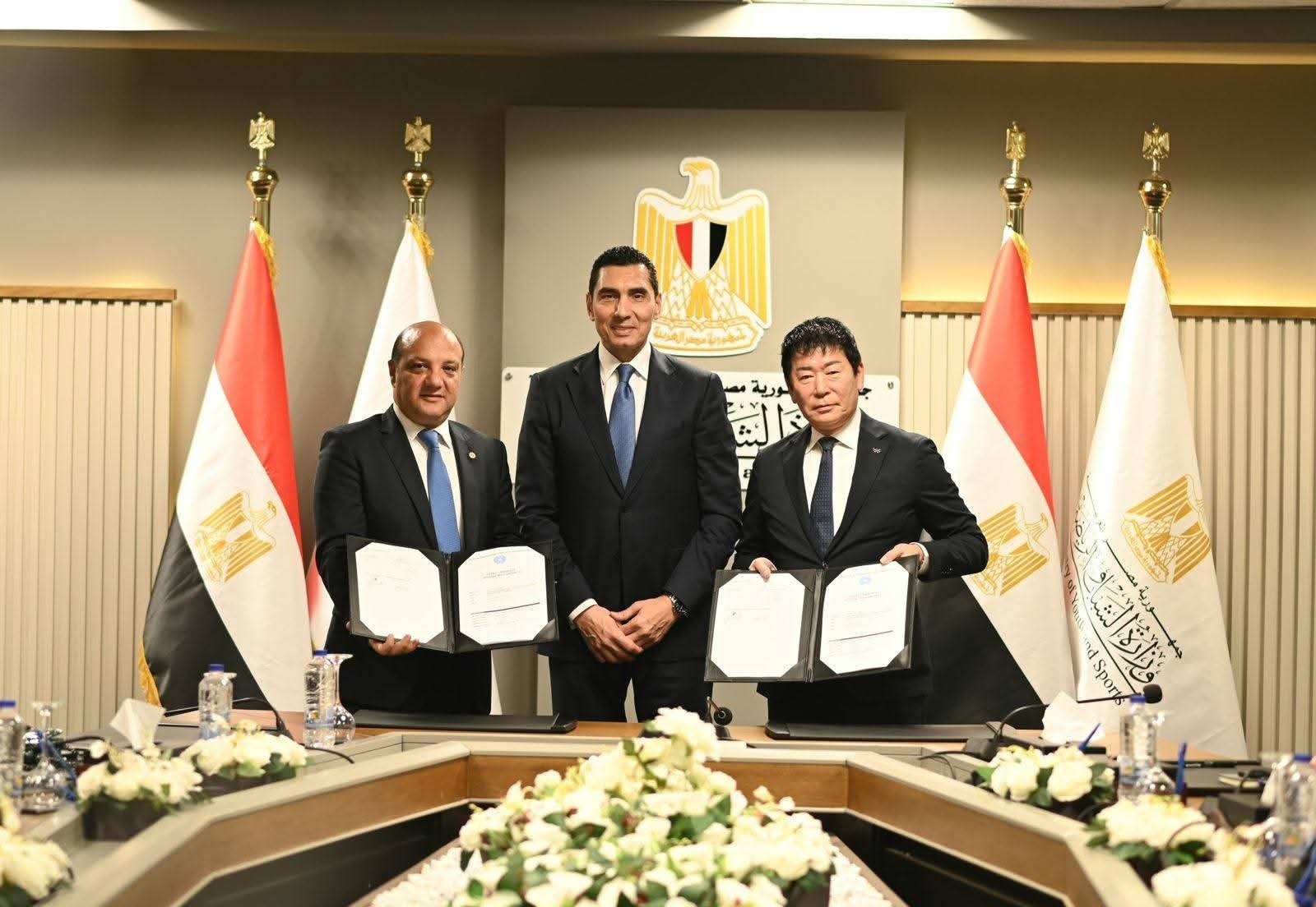 نبيل يشهد توقيع عقد استضافة مصر لبطولة العالم لجمباز الأيروبيك 2028 لأول مرة في إفريقيا 3 نبيل يشهد توقيع عقد استضافة مصر لبطولة العالم لجمباز الأيروبيك 2028 لأول مرة في إفريقيا