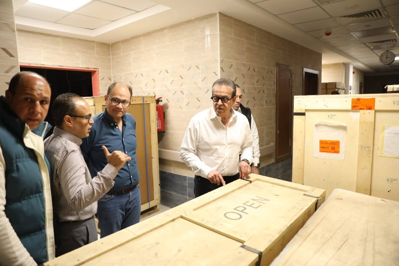 وزير الصحة يتفقد مجمع المعامل المركزية بـ«بدر» ومستشفى العبور