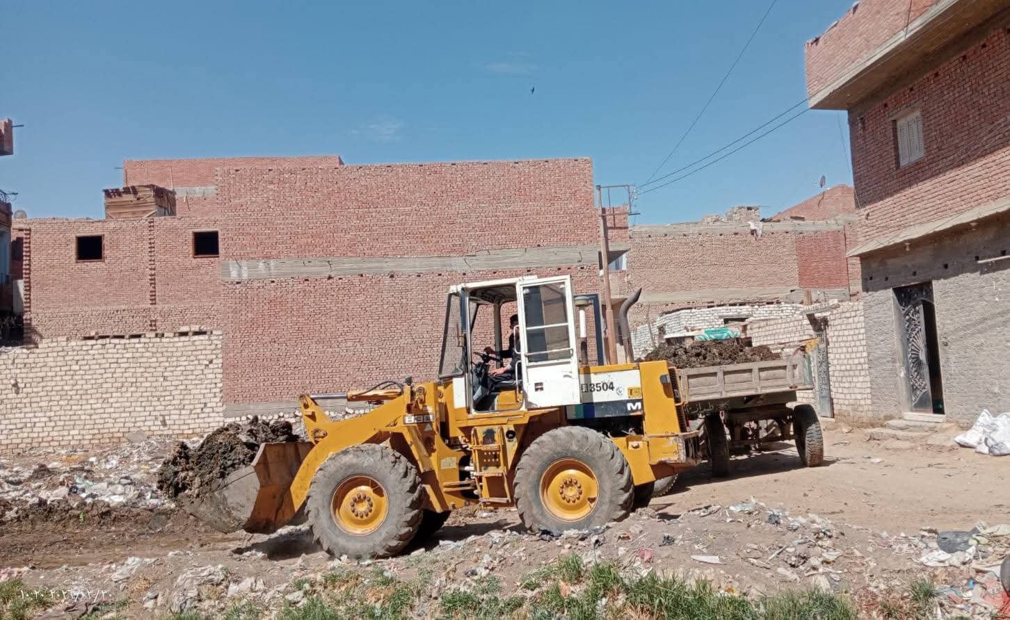 عوض: حملات ميدانية لرفع المخلفات والتعامل مع الإشغالات بعد رصد شكاوى المواطنين بـ6 محافظات