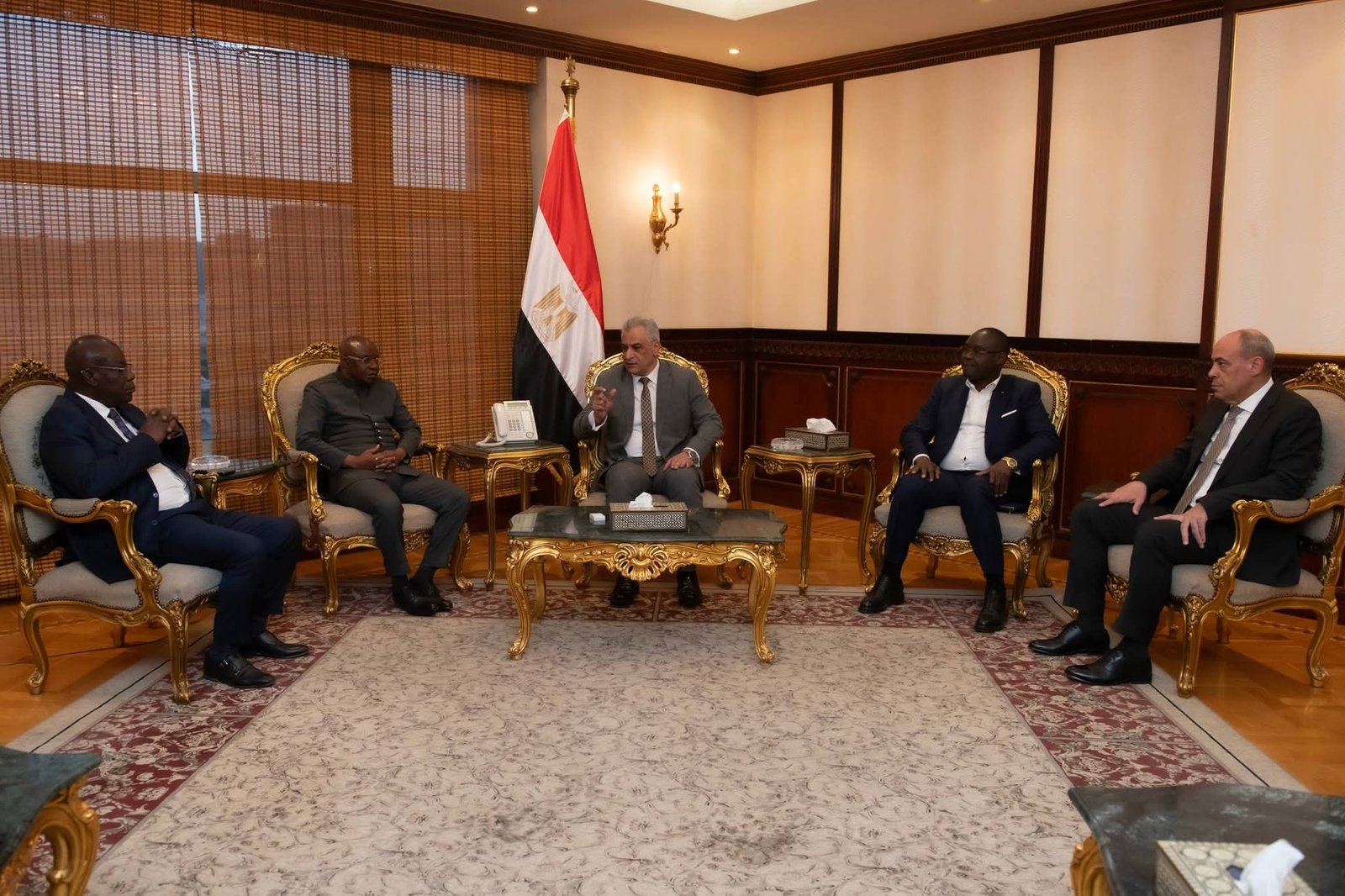 وزير الدولة للإنتاج الحربي يستقبل وفد رفيع المستوى من جمهورية أفريقيا الوسطى لبحث أوجه التعاون المشترك