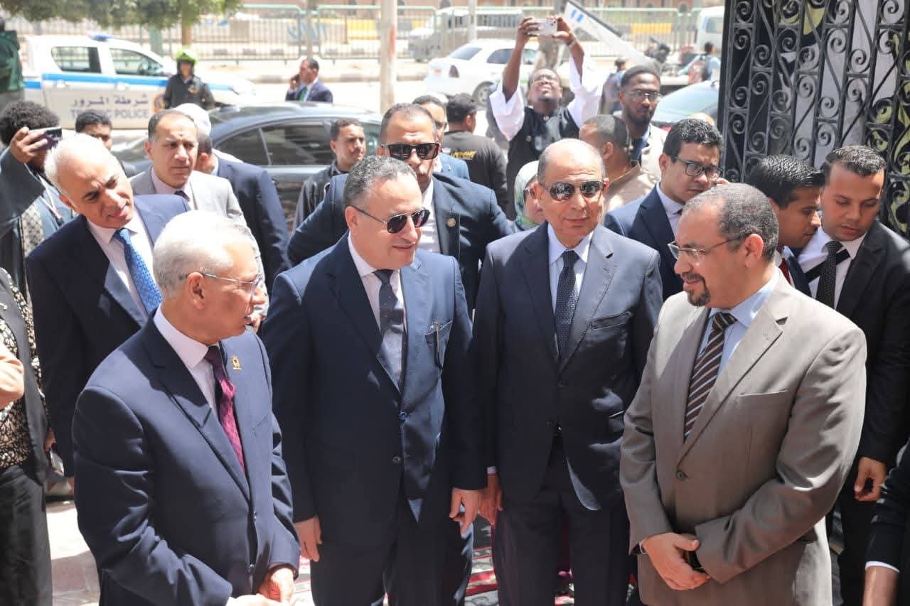 وزير التعليم العالي ومحافظ المنيا ورئيس جامعة المنيا يفتتحون ويتفقدون عددًا من المشروعات التعليمية والخدمية بجامعة المنيا 
