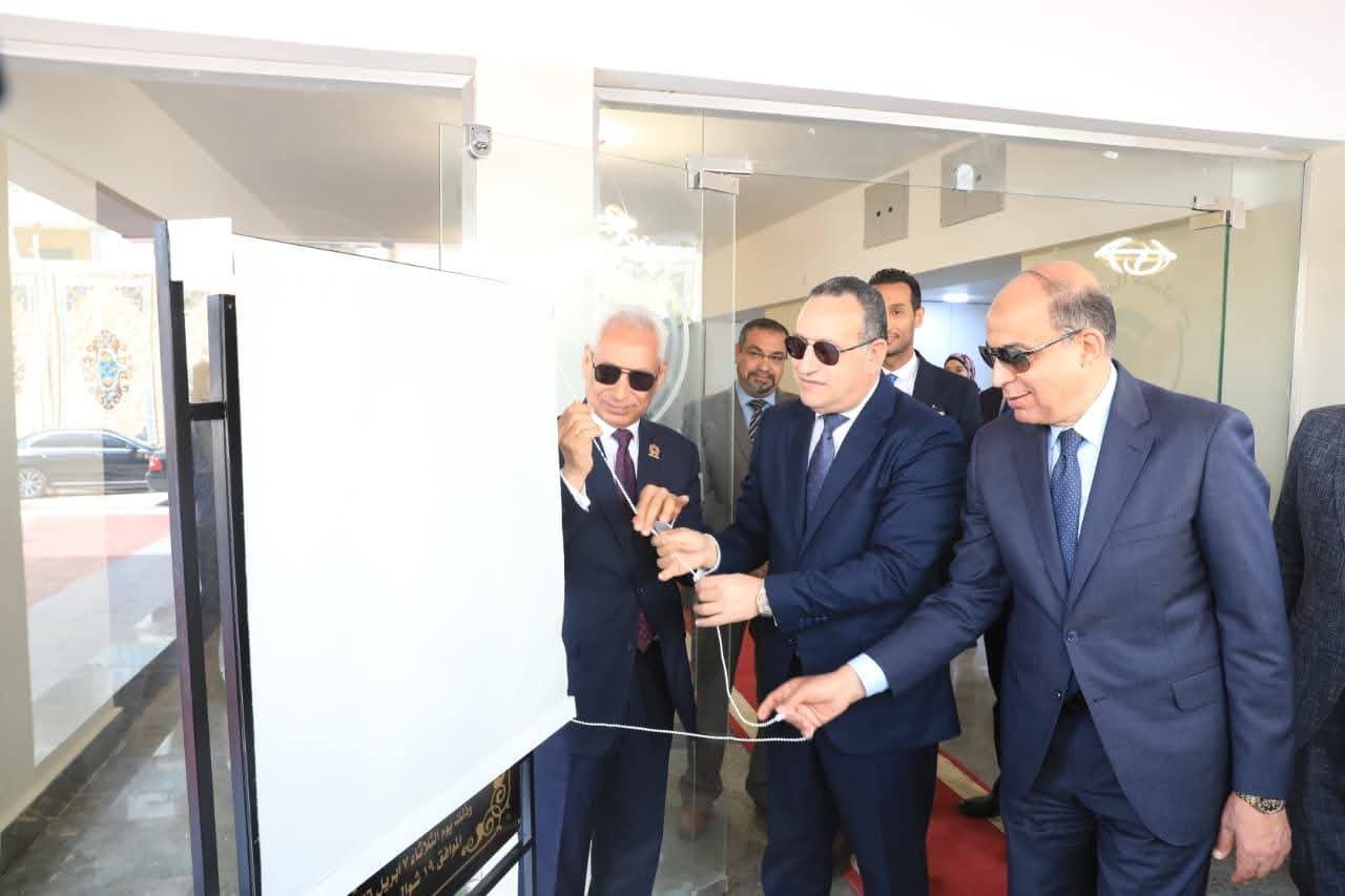 وزير التعليم العالي ومحافظ المنيا ورئيس جامعة المنيا يفتتحون ويتفقدون عددًا من المشروعات التعليمية والخدمية بجامعة المنيا 