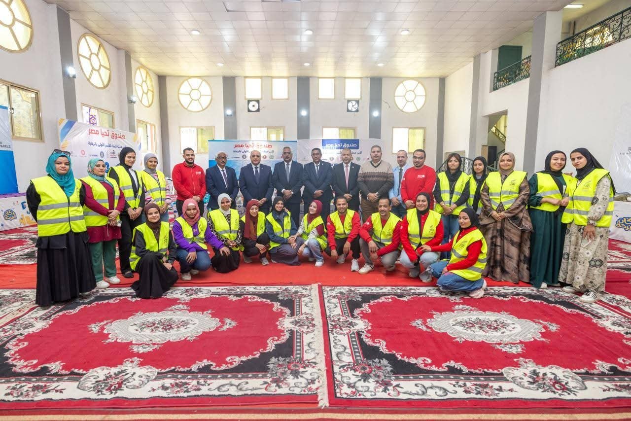 صندوق تحيا مصر يطلق معرض "دكان الفرحة" بسوهاج لتوزيع 50 ألف قطعة ملابس و13 طنًا من السلع الغذائية