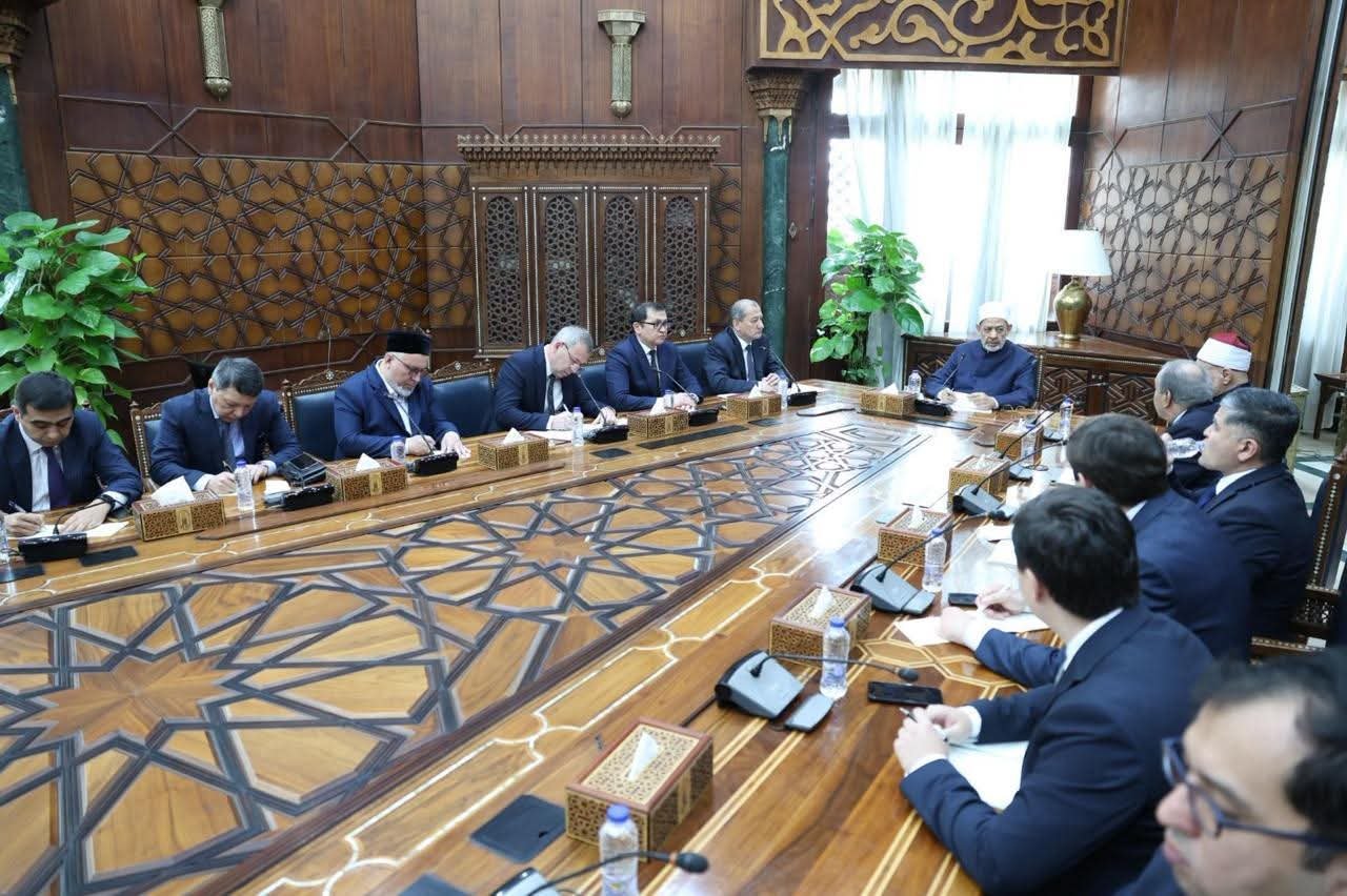 شيخ الأزهر يستقبل وفد أوزبكي رفيع المستوى لتعزيز التعاون العلمي والدعوي