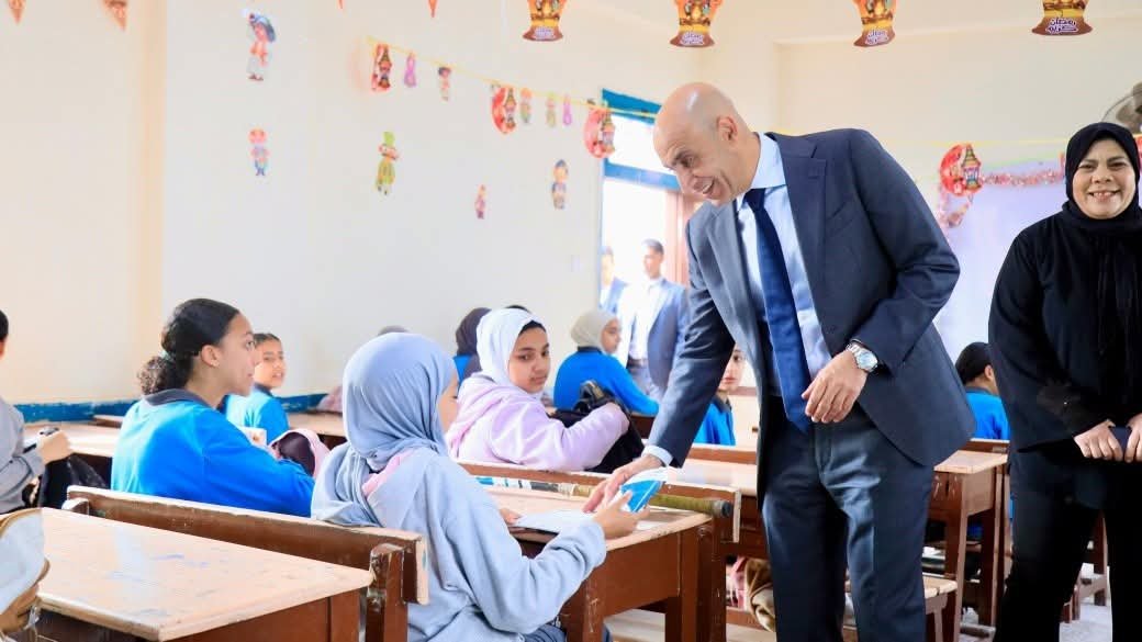 وزير التربية والتعليم يجري جولة تفقدية مفاجئة بعدد من مدارس محافظة الشرقية لمتابعة انتظام العملية التعليمية