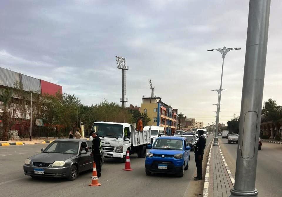 محافظ أسوان : تنظيم حملات حاسمة للإنضباط المروري على مدار أسبوع 30 محافظ أسوان : تنظيم حملات حاسمة للإنضباط المروري على مدار أسبوع