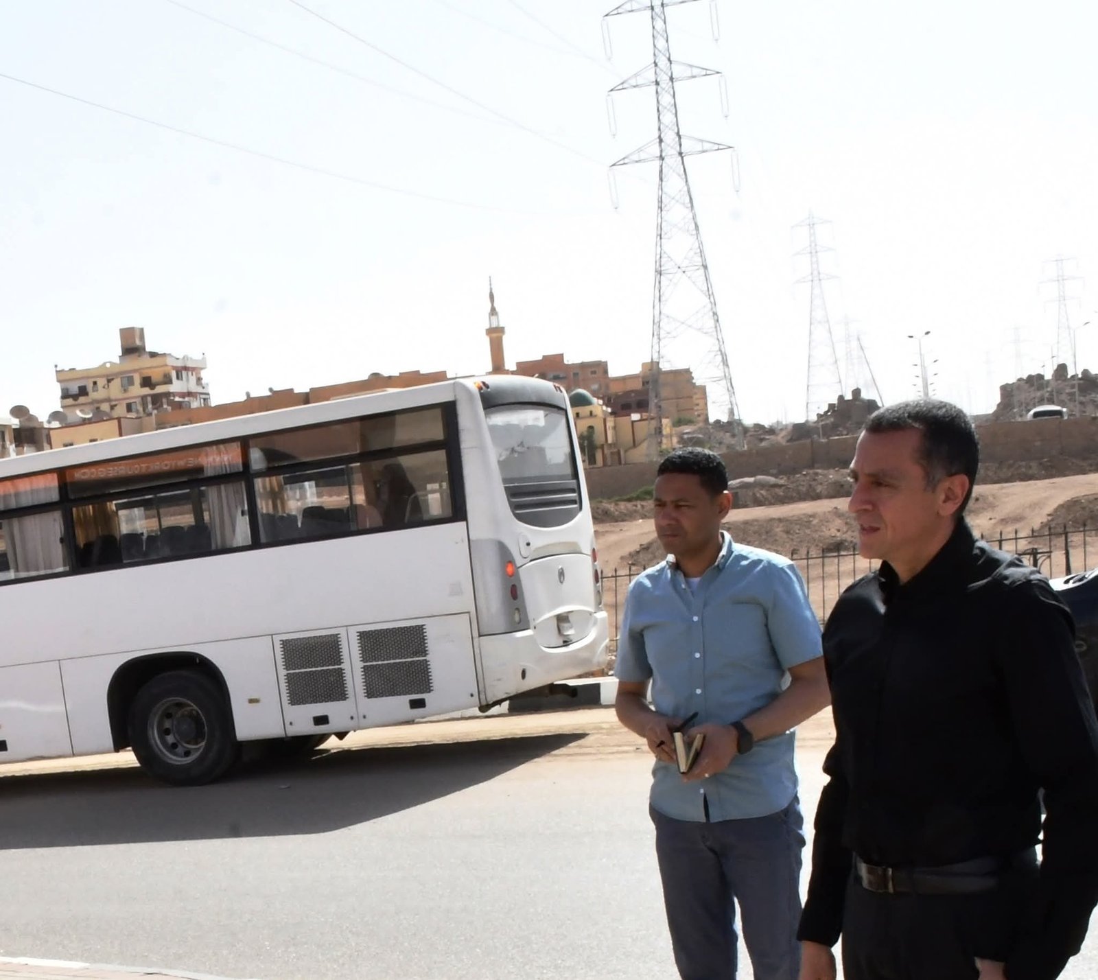 محافظ أسوان : تفقد للأعمال الفنية للهوية البصرية .. وتوحيد لافتات المحال التجارية 29 محافظ أسوان : تفقد للأعمال الفنية للهوية البصرية .. وتوحيد لافتات المحال التجارية