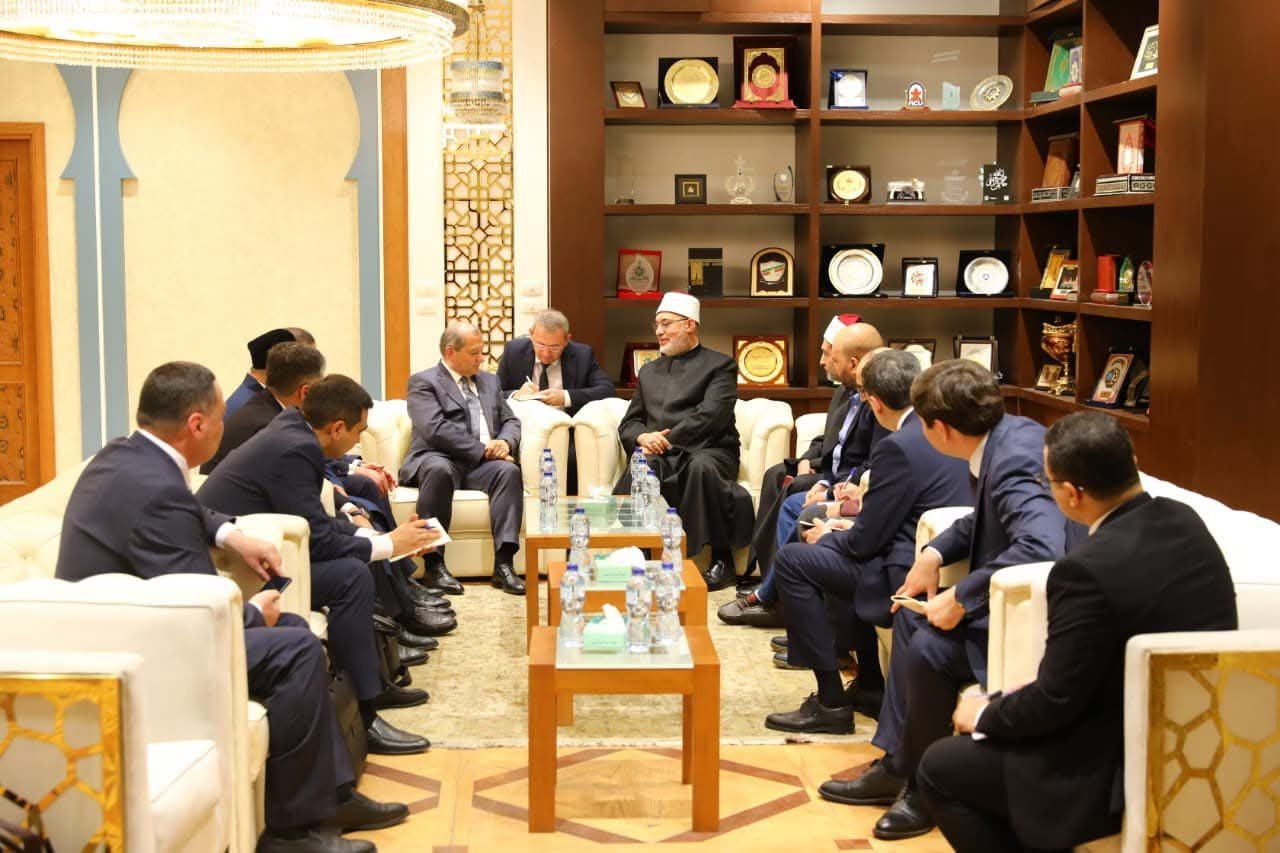 مفتي الجمهورية يستقبل وفدًا رفيع المستوى من أوزبكستان لبحث تعزيز التعاون في مجالات تدريب المُفتين ومواجهة التطرف
