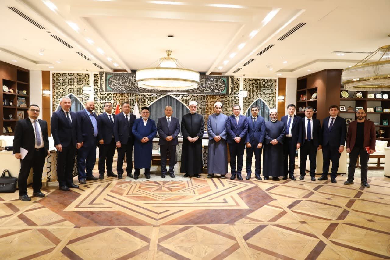 مفتي الجمهورية يستقبل وفدًا رفيع المستوى من أوزبكستان لبحث تعزيز التعاون في مجالات تدريب المُفتين ومواجهة التطرف