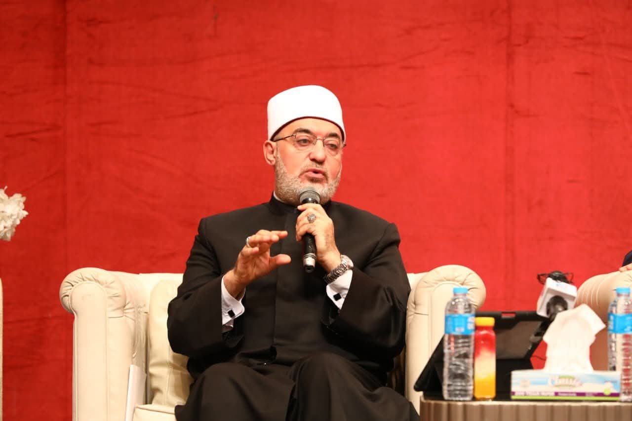 مفتي الجمهورية يعزي وزير التموين والتجارة الداخلية في وفاة والد زوجته الكريمة