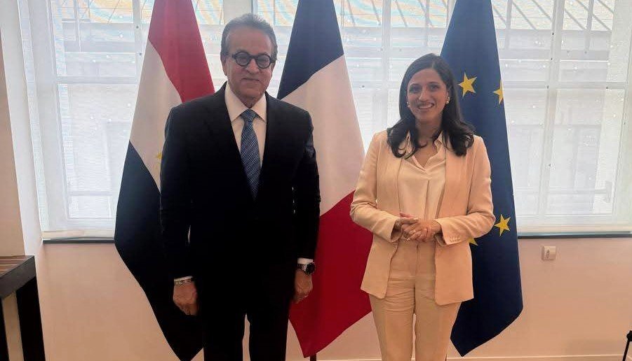 وزير الصحة يلتقي وزيرة الدولة الفرنسية لبحث تعزيز الشراكات في «الصحة الواحدة»