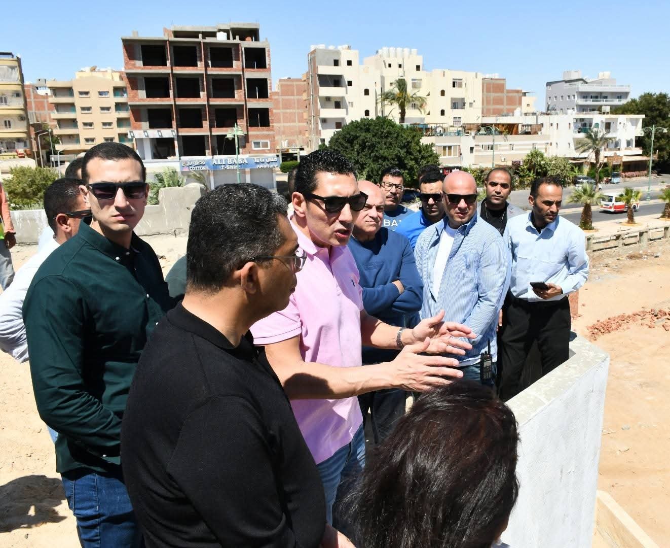 وزير الشباب ومحافظ البحر الأحمر يتفقدان الأعمال الإنشائية بمعسكر الشباب بسفاجا