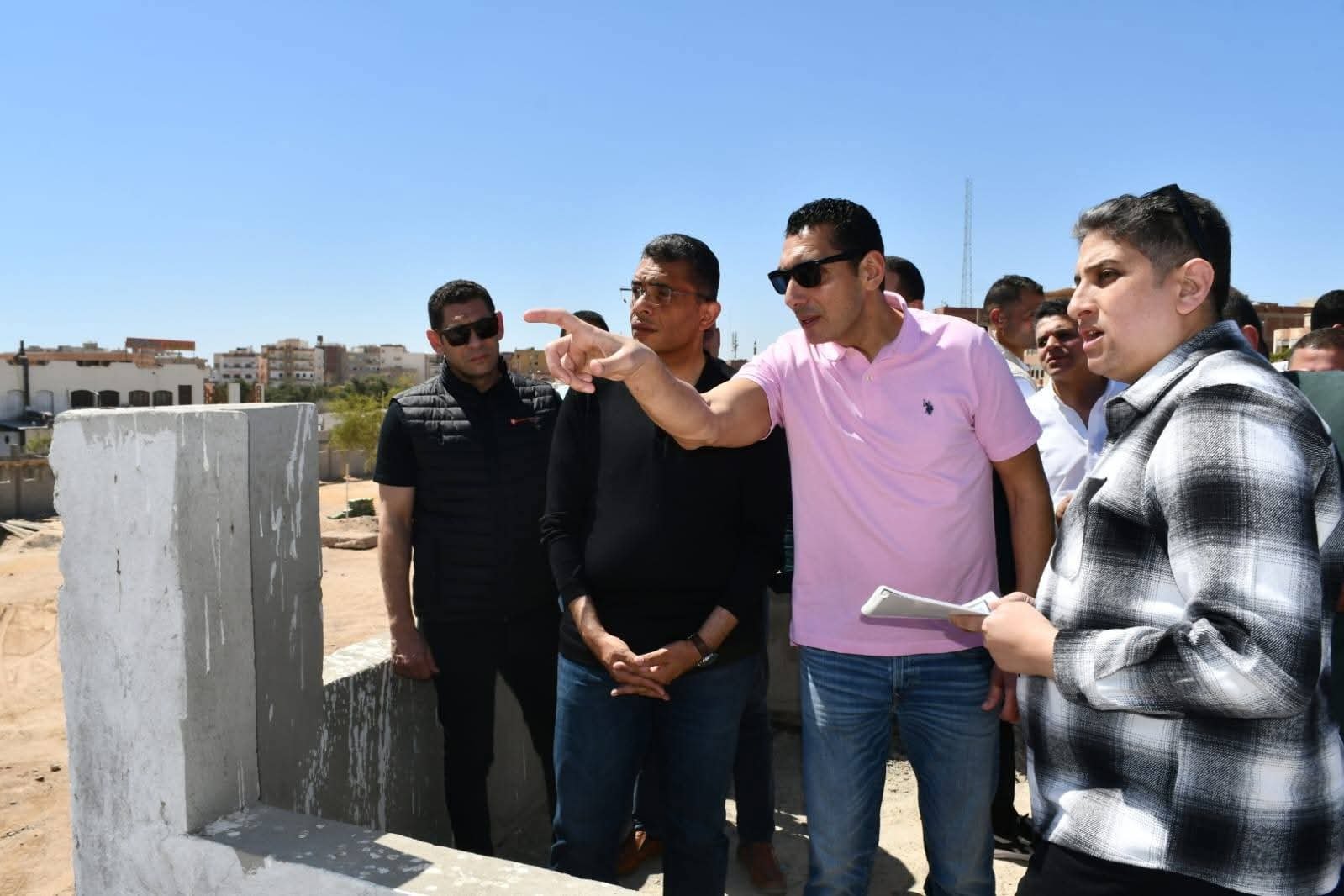 وزير الشباب ومحافظ البحر الأحمر يتفقدان الأعمال الإنشائية بمعسكر الشباب بسفاجا