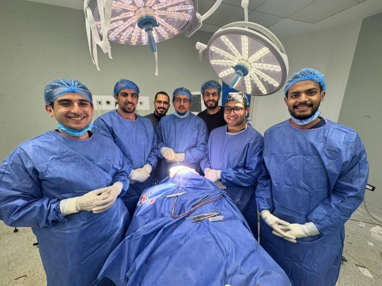 مستشفيات جامعة سوهاج تنجح في إنقاذ بصر طفل واستخراج جسم غريب 