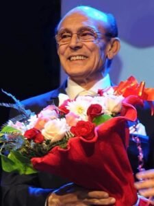 محمد صبحي ورسالة الورد تثير تفاعل الجمهور