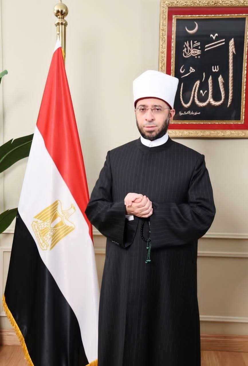 وزير الأوقاف يهنئ حاتم نبيل بتجديد التكليف رسميًا