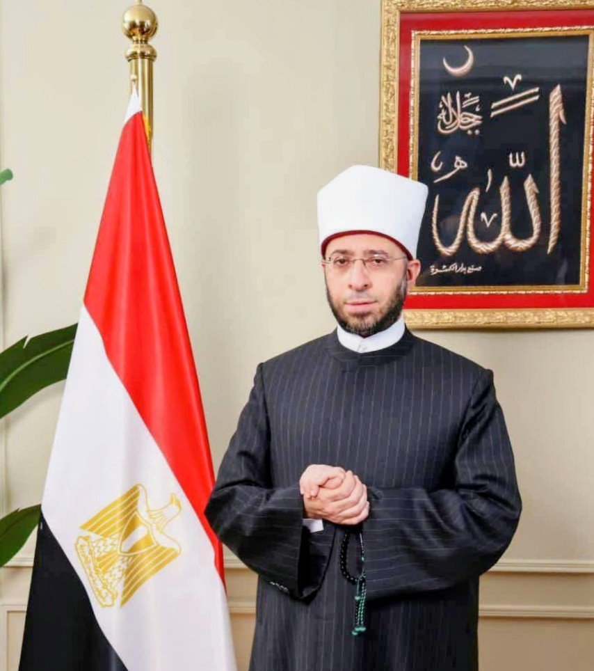 وزير الأوقاف يهنئ السفير رمزي عز الدين رمزي بمنصبه الجديد مستشارًا للرئيس للشئون السياسية