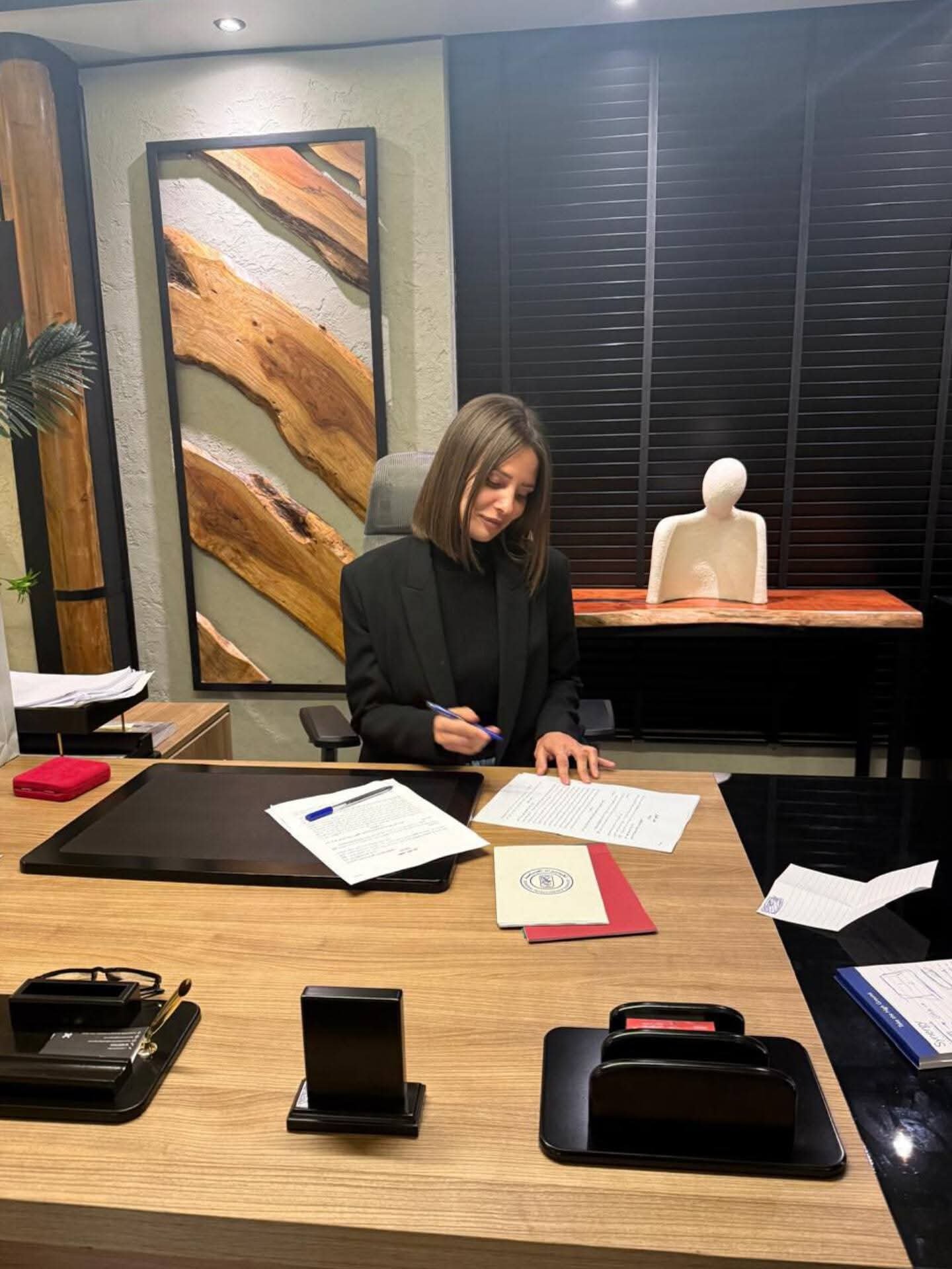 إيمان العاصي تدخل سباق المنصات