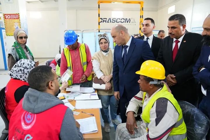 وزير العمل يتفقد مشروع مترو الإسكندرية: دعم العمالة غير المنتظمة أولوية وتكثيف برامج التدريب والسلامة المهنية