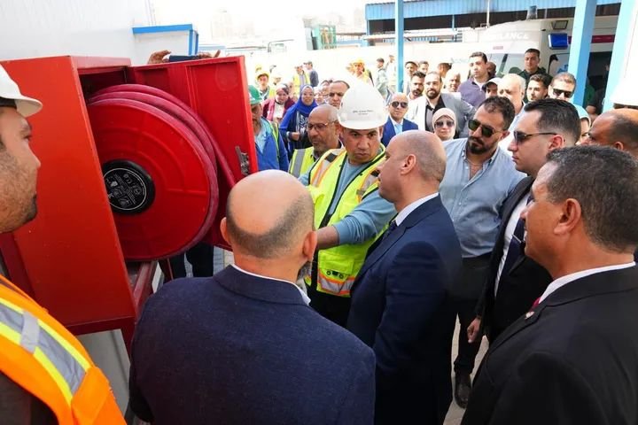 وزير العمل يتفقد مشروع مترو الإسكندرية: دعم العمالة غير المنتظمة أولوية وتكثيف برامج التدريب والسلامة المهنية