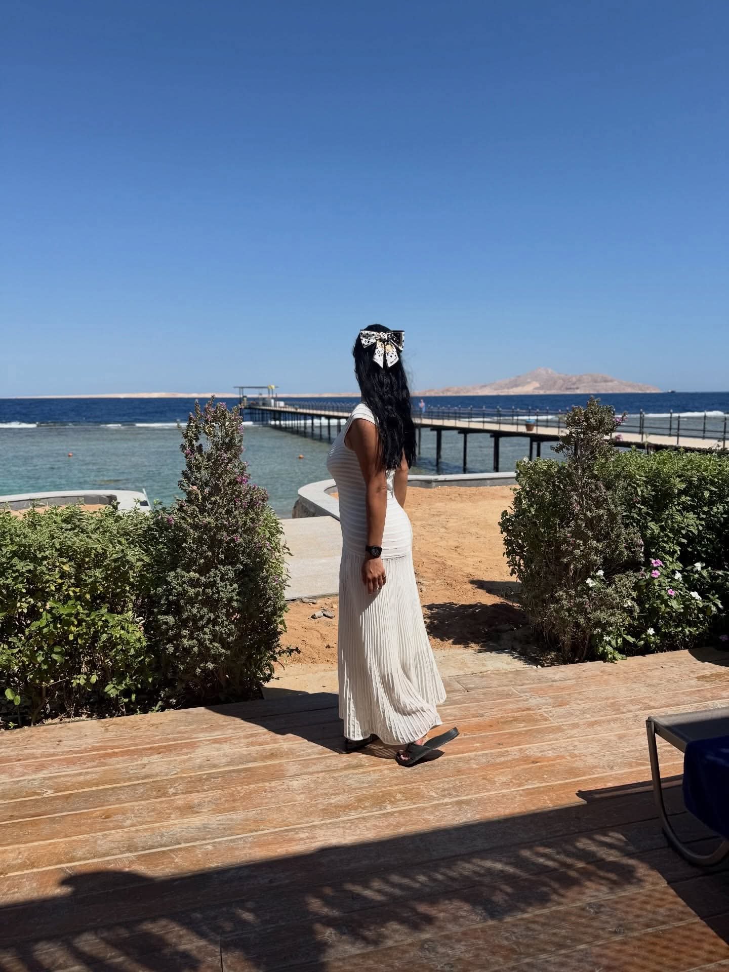 جوري بكر تخطف الأنظار بإطلالة صيفية