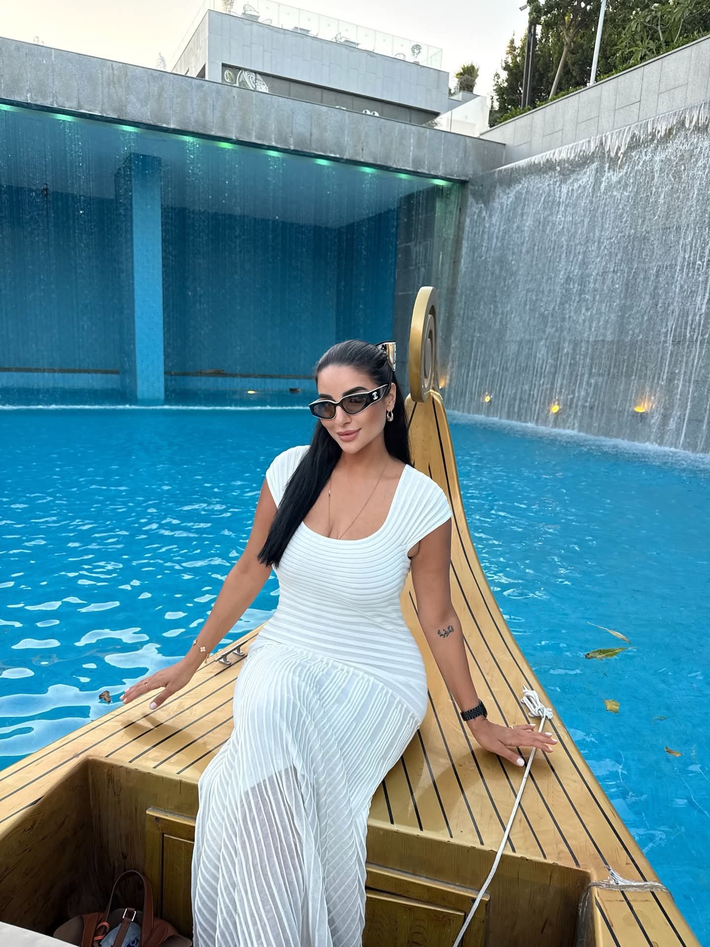 جوري بكر تخطف الأنظار بإطلالة صيفية