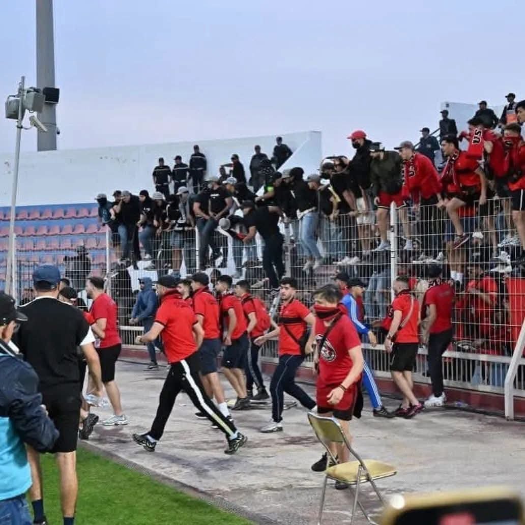 شغب جماهيري يؤخر انطلاق مواجهة اتحاد العاصمة وأولمبيك آسفي في نصف نهائي الكونفدرالية