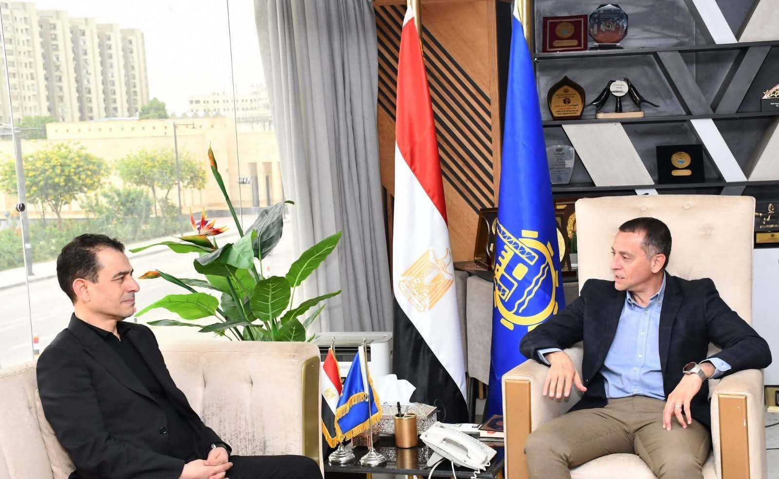 محافظ أسوان يبحث مع رئيس هيئة قصور الثقافة خطة شاملة لتعزيز الحراك الثقافي والفني بالمحافظة