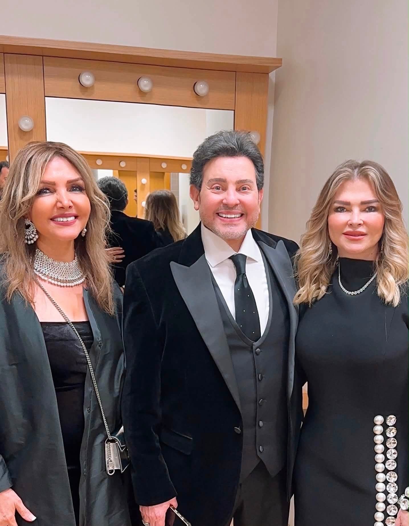 نادية مصطفى تدعو بالشفاء للفنان هاني شاكر وتؤكد: قلوب الملايين معه