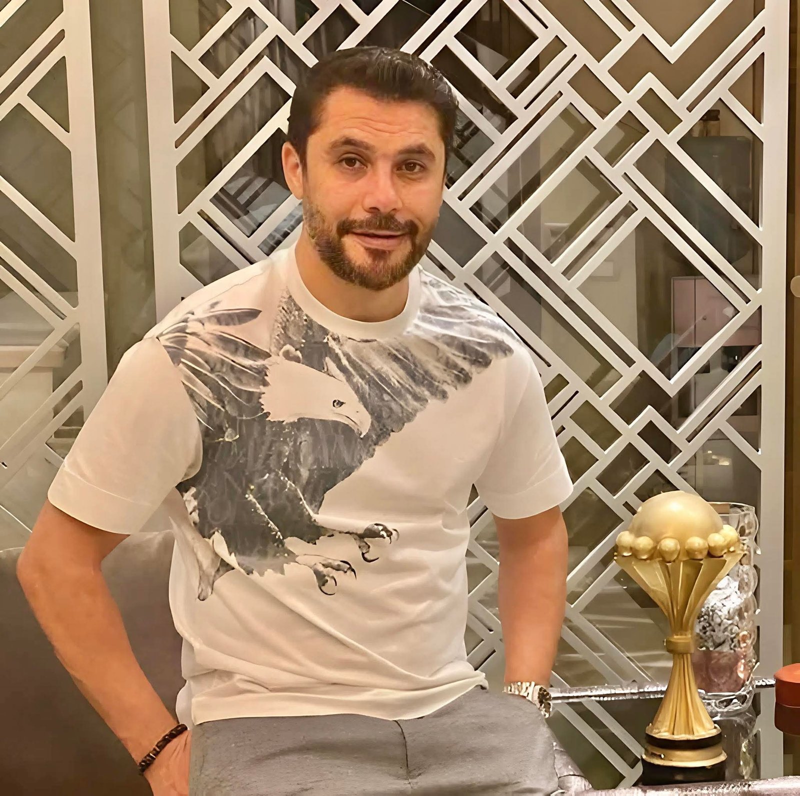 انتقالات الصيف تشتعل: سيراميكا كليوباترا يخطط لضم محمد شكري من الأهلي بقرار مفاجئ