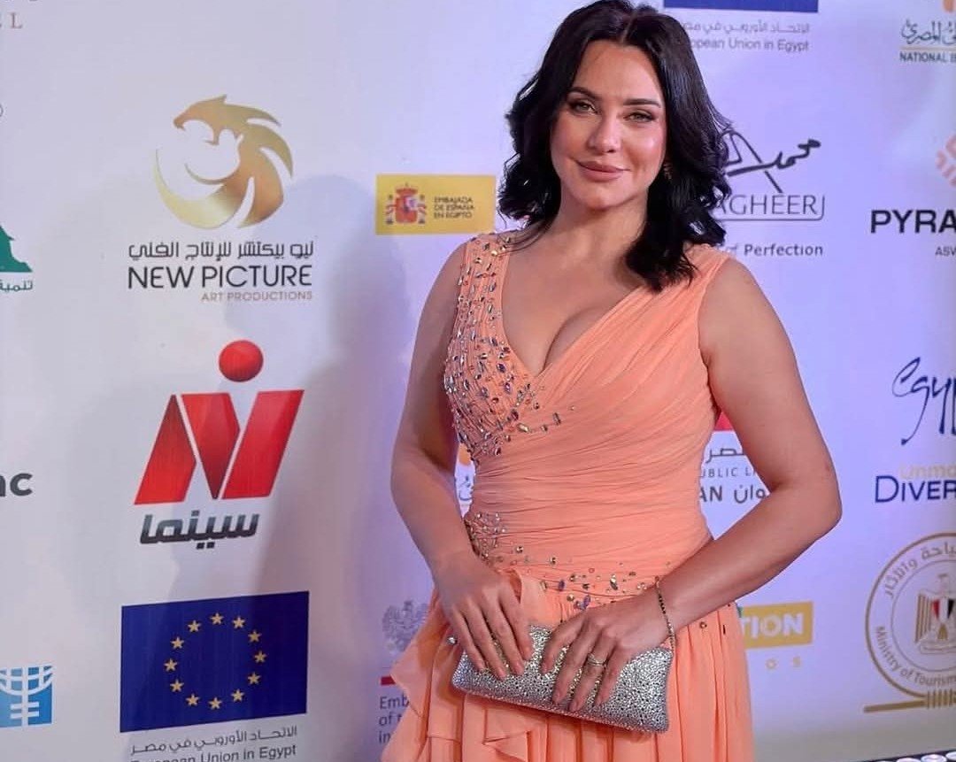 سلاف فواخرجي مكرمة في مهرجان أسوان الدولي لأفلام المرأة في مصر