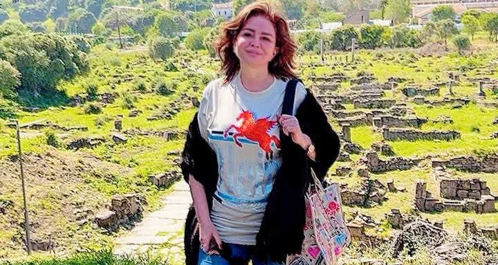 إلهام شاهين تستمتع بجولة أثرية في عنابة: زيارة مميزة لمتحف هيبون وكنيسة القديس أغسطينوس